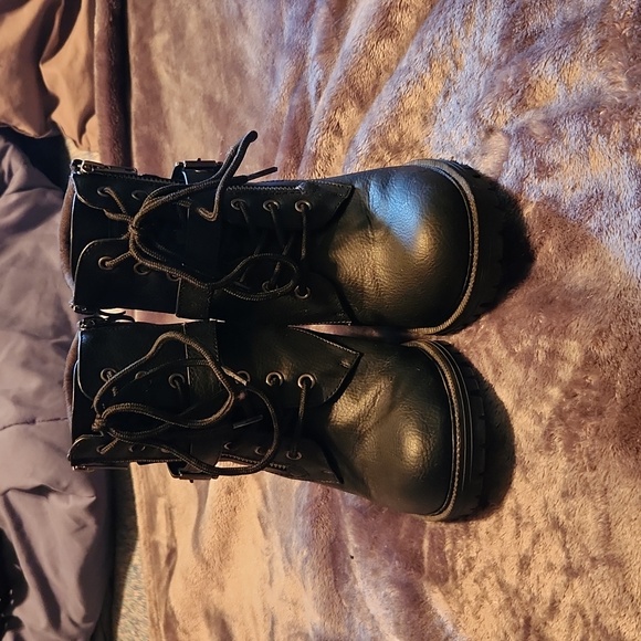 Torrid Side Zip Block Heel Ankle Boot  Size 9 - Picture 2 of 7